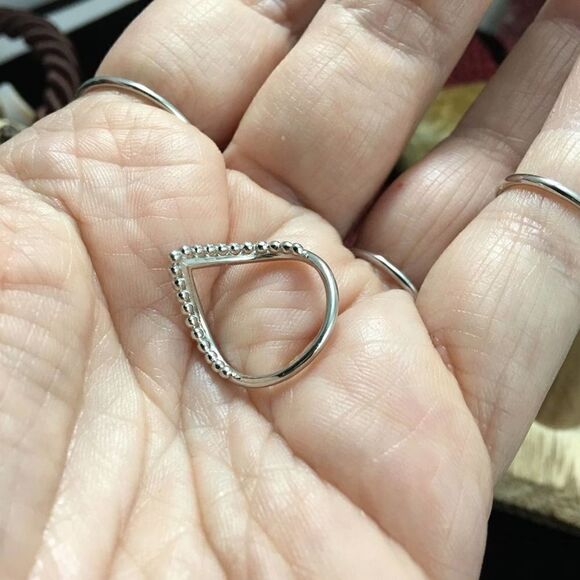 Sterling Silver V-Shaped Dotted Ring Boho Sizes 4,5 - Picture 5 of 5